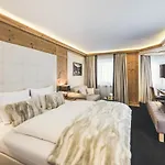 5 Hotel